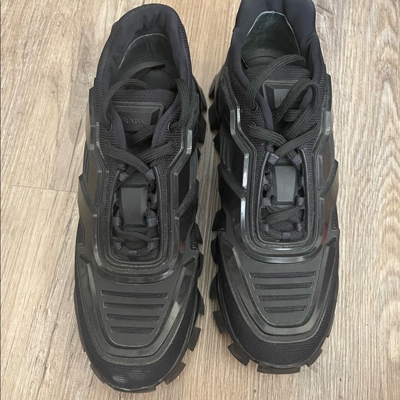 All black women’s Prada sneakers - Picture 1 of 5